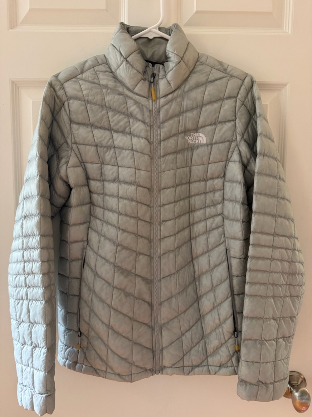 The North Face Women's Light Gray Quilted Packable Puffer Jacket